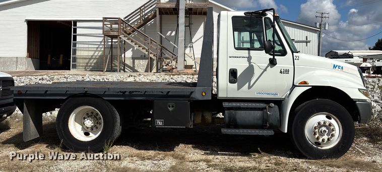 image for item ED2256 2007 International 4300 flatbed truck