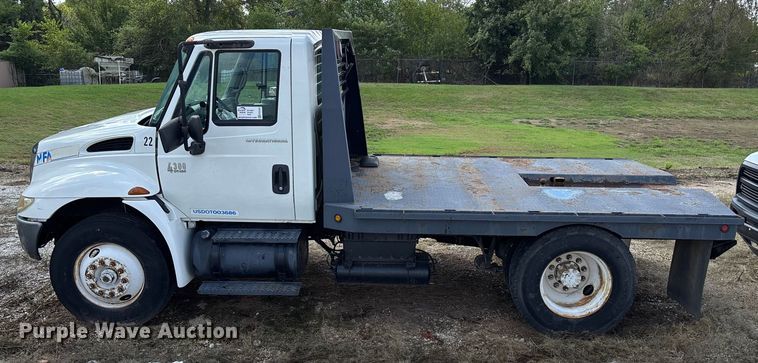 image for item ED2256 2007 International 4300 flatbed truck