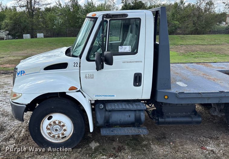 image for item ED2256 2007 International 4300 flatbed truck
