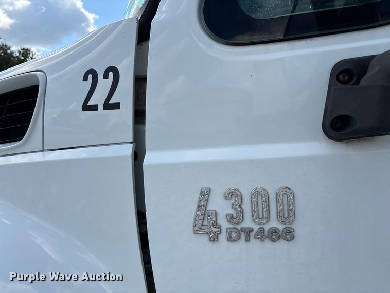 image for item ED2256 2007 International 4300 flatbed truck