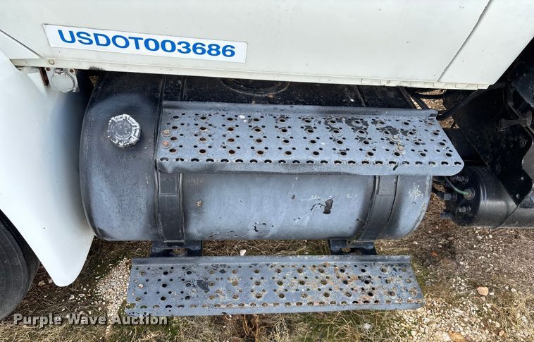 image for item ED2256 2007 International 4300 flatbed truck