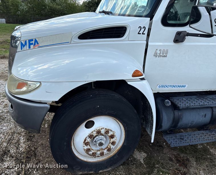 image for item ED2256 2007 International 4300 flatbed truck