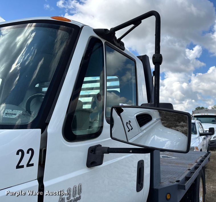 image for item ED2256 2007 International 4300 flatbed truck