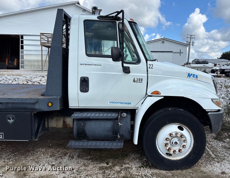 image for item ED2256 2007 International 4300 flatbed truck