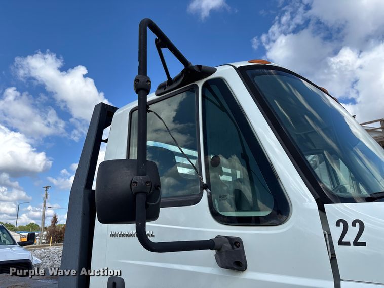 image for item ED2256 2007 International 4300 flatbed truck