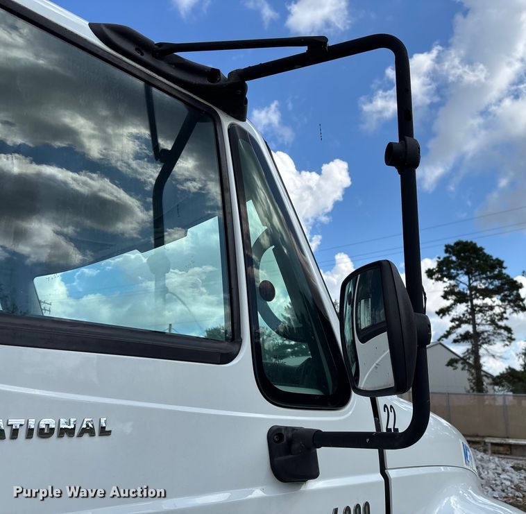 image for item ED2256 2007 International 4300 flatbed truck