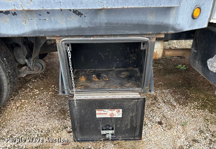 image for item ED2256 2007 International 4300 flatbed truck