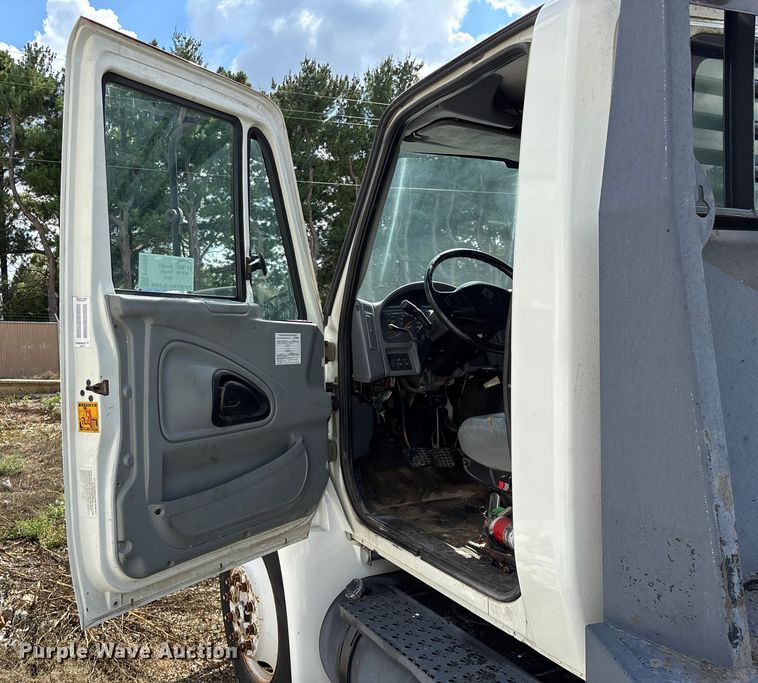 image for item ED2256 2007 International 4300 flatbed truck