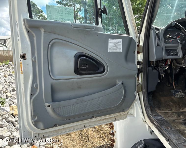 image for item ED2256 2007 International 4300 flatbed truck