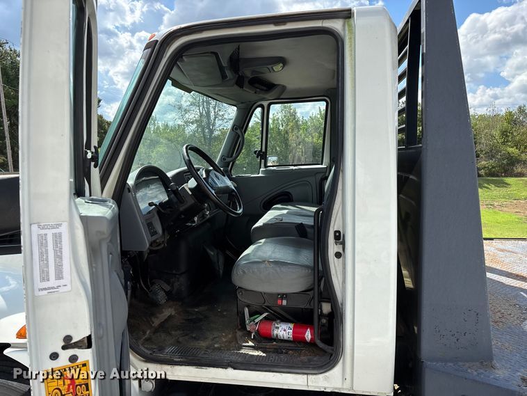 image for item ED2256 2007 International 4300 flatbed truck