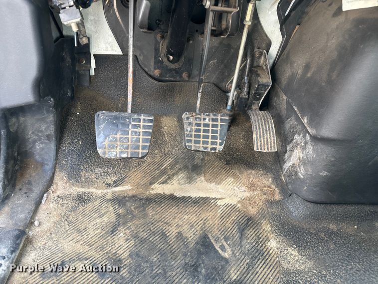 image for item ED2256 2007 International 4300 flatbed truck