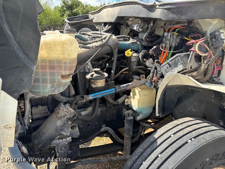 image for item ED2256 2007 International 4300 flatbed truck