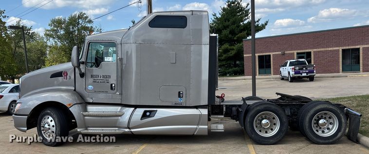 image for item ED2263 2014 Kenworth T660 semi truck