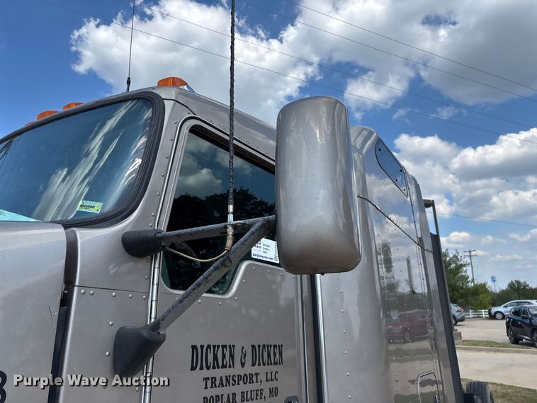 image for item ED2263 2014 Kenworth T660 semi truck