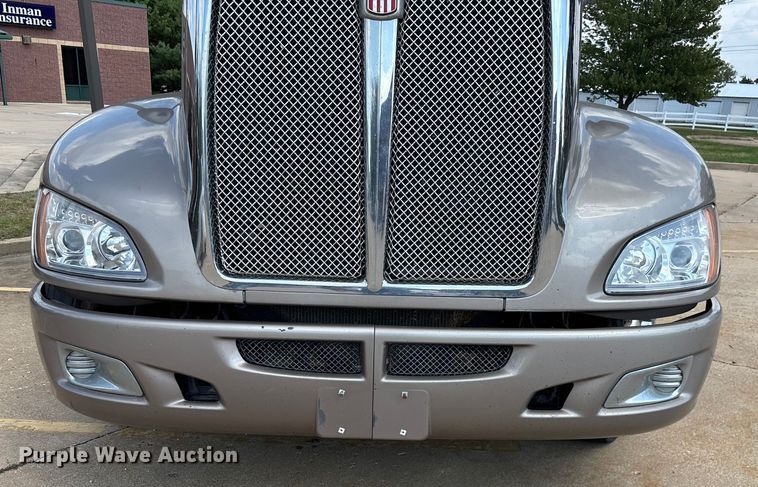 image for item ED2263 2014 Kenworth T660 semi truck