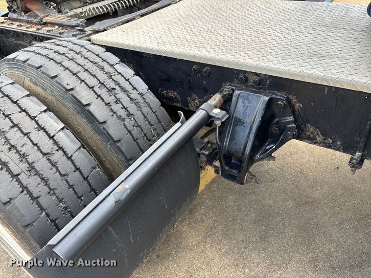 image for item ED2263 2014 Kenworth T660 semi truck