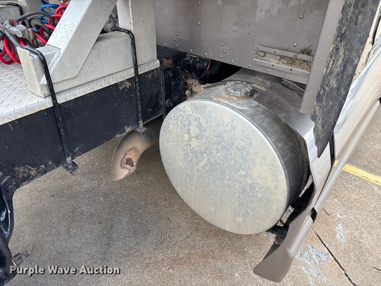 image for item ED2263 2014 Kenworth T660 semi truck