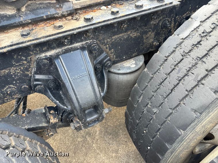 image for item ED2263 2014 Kenworth T660 semi truck