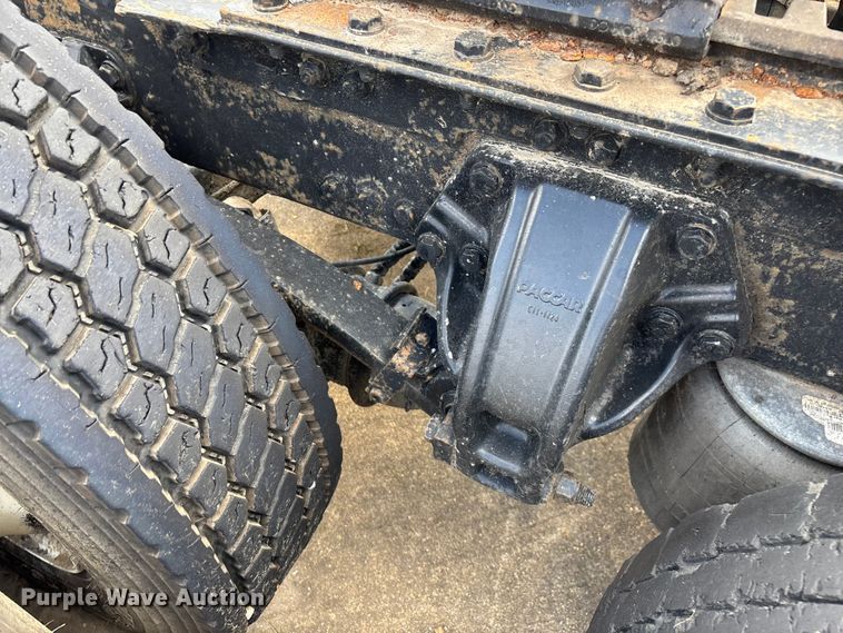 image for item ED2263 2014 Kenworth T660 semi truck