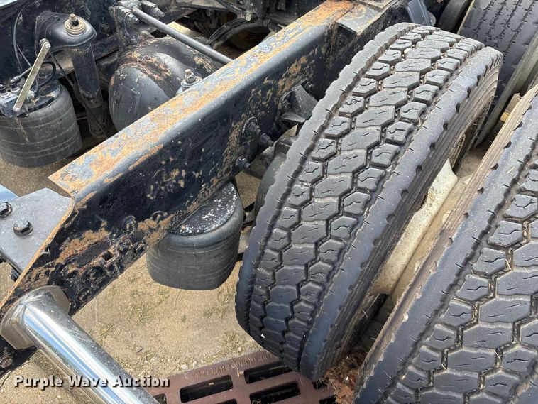 image for item ED2263 2014 Kenworth T660 semi truck