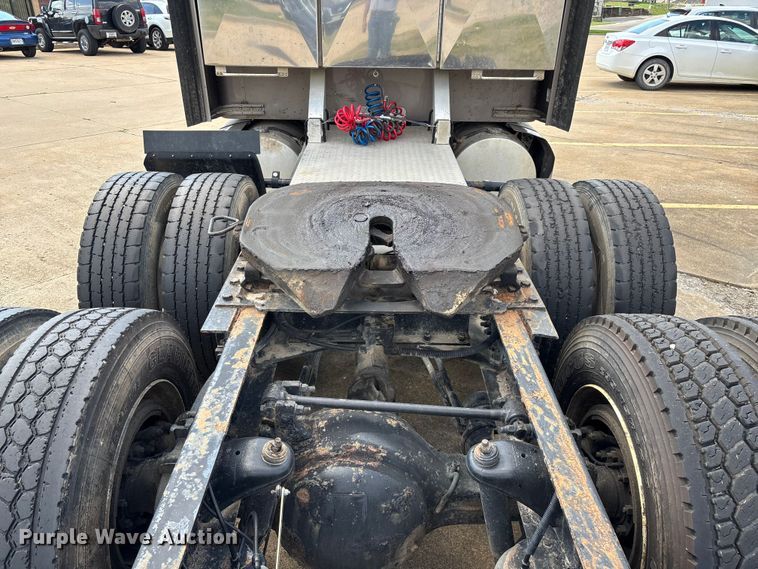 image for item ED2263 2014 Kenworth T660 semi truck