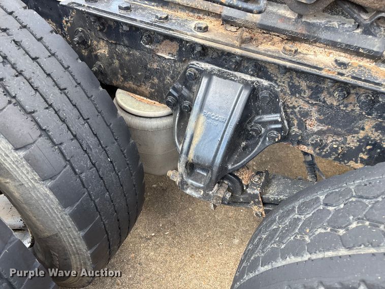 image for item ED2263 2014 Kenworth T660 semi truck