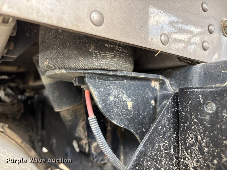 image for item ED2263 2014 Kenworth T660 semi truck