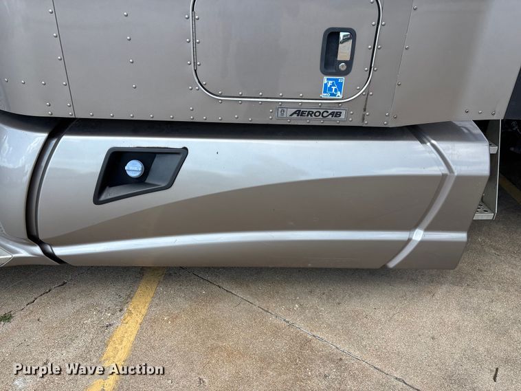 image for item ED2263 2014 Kenworth T660 semi truck