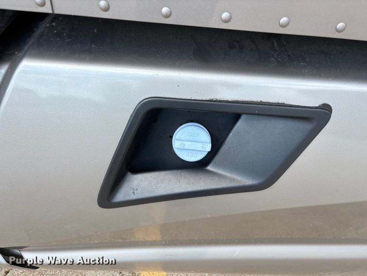 image for item ED2263 2014 Kenworth T660 semi truck