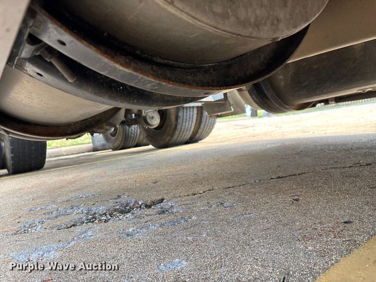 image for item ED2263 2014 Kenworth T660 semi truck