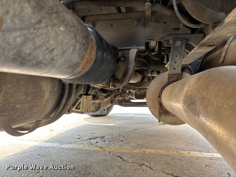 image for item ED2263 2014 Kenworth T660 semi truck