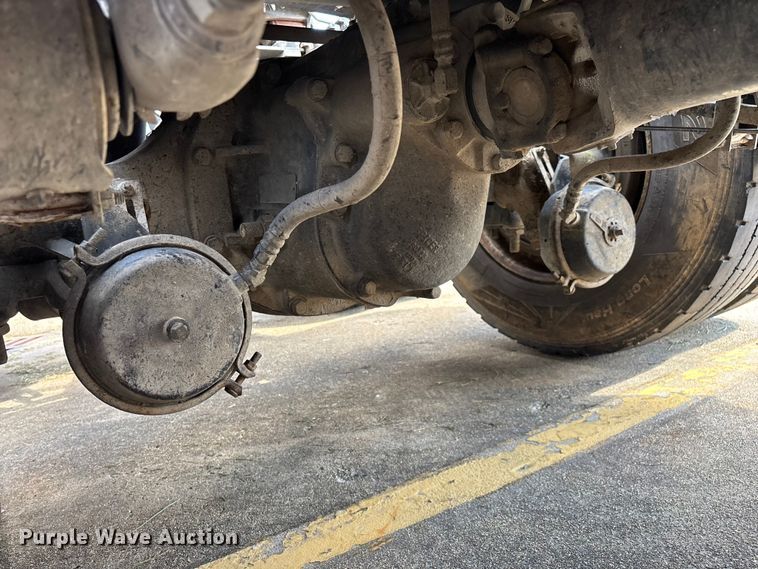 image for item ED2263 2014 Kenworth T660 semi truck