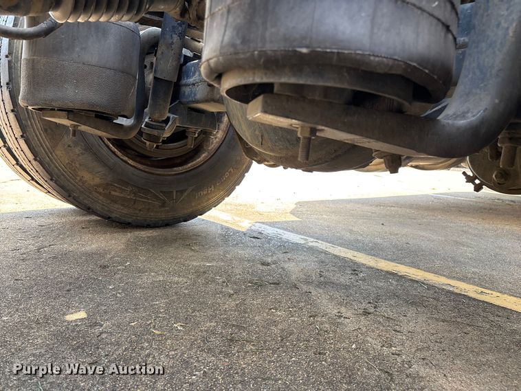 image for item ED2263 2014 Kenworth T660 semi truck