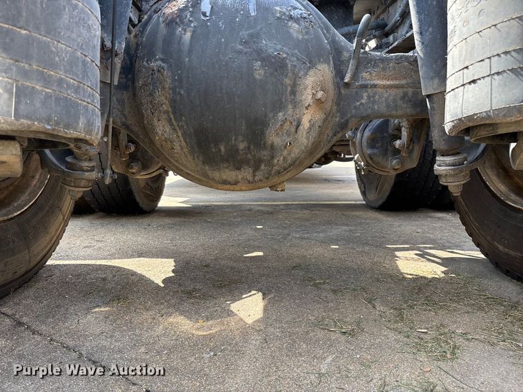 image for item ED2263 2014 Kenworth T660 semi truck