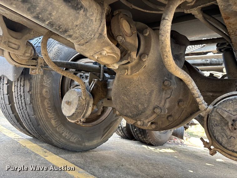 image for item ED2263 2014 Kenworth T660 semi truck