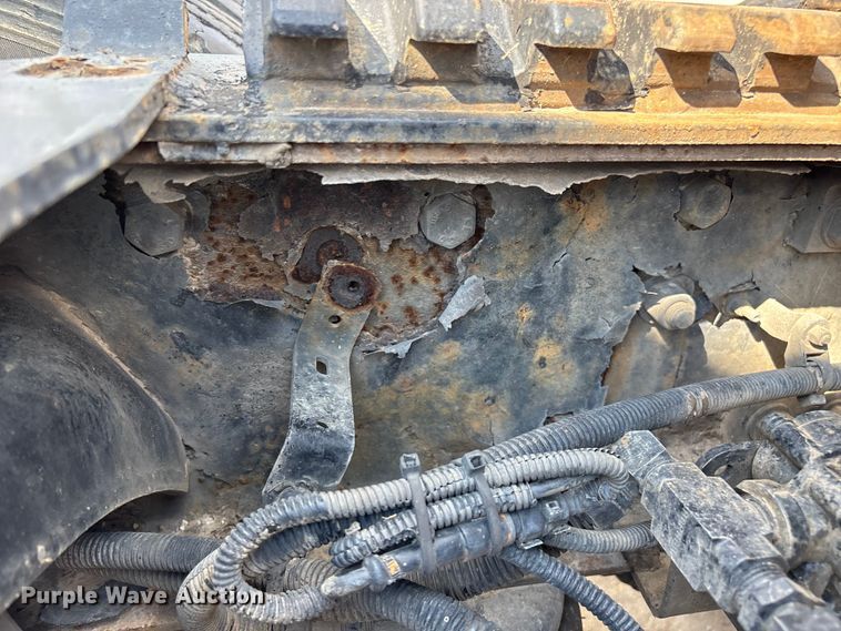 image for item ED2263 2014 Kenworth T660 semi truck