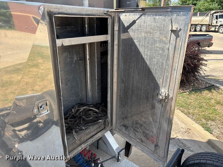 image for item ED2263 2014 Kenworth T660 semi truck