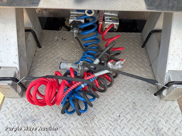 image for item ED2263 2014 Kenworth T660 semi truck