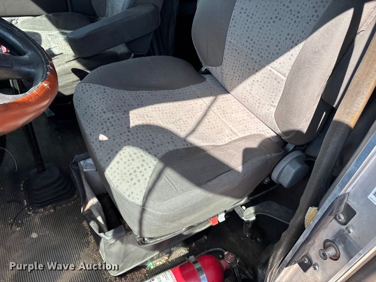 image for item ED2263 2014 Kenworth T660 semi truck