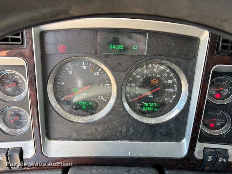 image for item ED2263 2014 Kenworth T660 semi truck