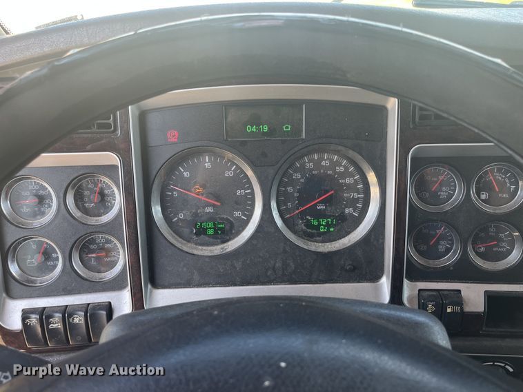 image for item ED2263 2014 Kenworth T660 semi truck