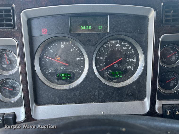 image for item ED2263 2014 Kenworth T660 semi truck