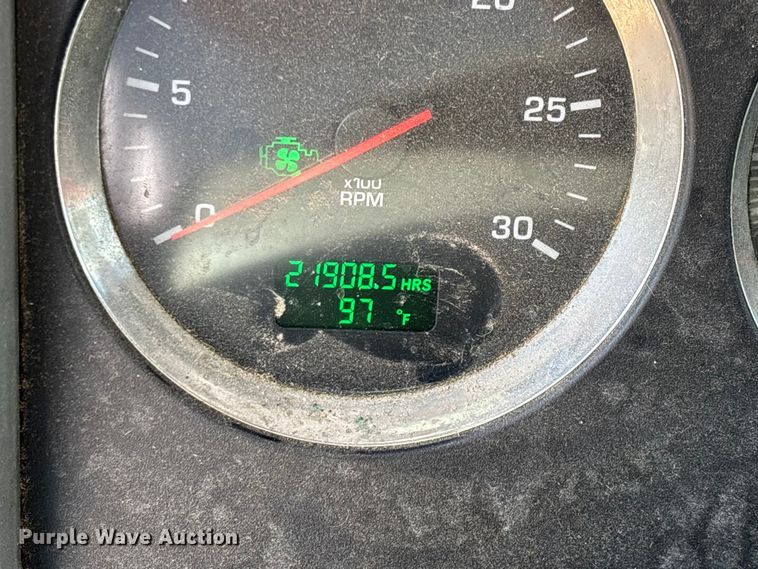 image for item ED2263 2014 Kenworth T660 semi truck