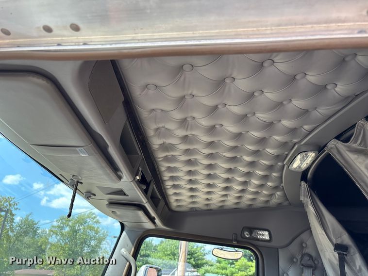 image for item ED2263 2014 Kenworth T660 semi truck