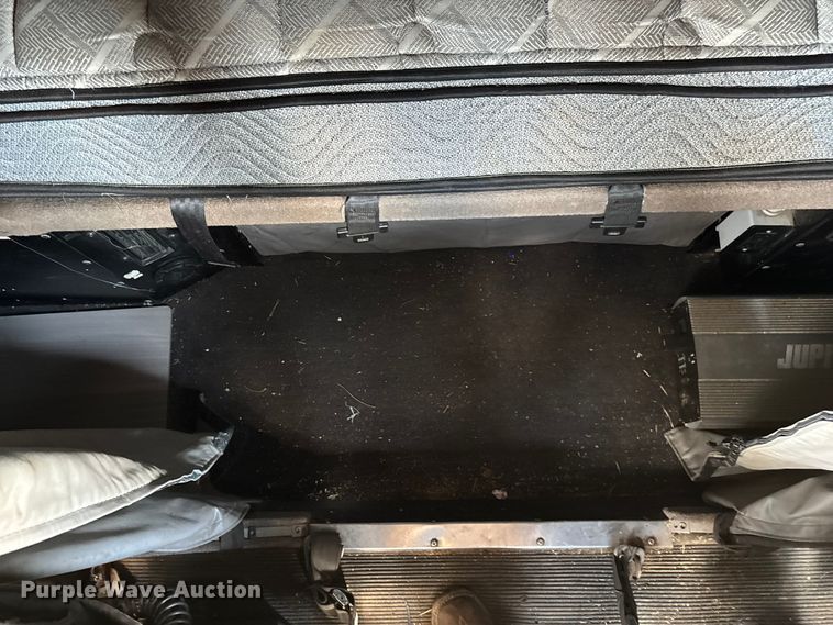 image for item ED2263 2014 Kenworth T660 semi truck