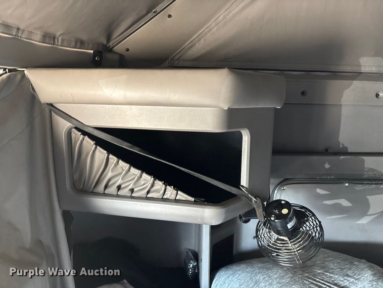 image for item ED2263 2014 Kenworth T660 semi truck