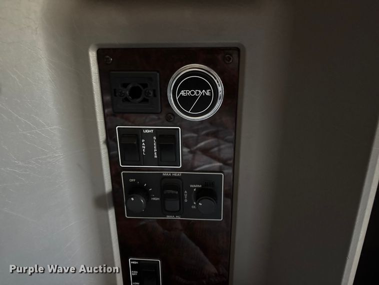 image for item ED2263 2014 Kenworth T660 semi truck