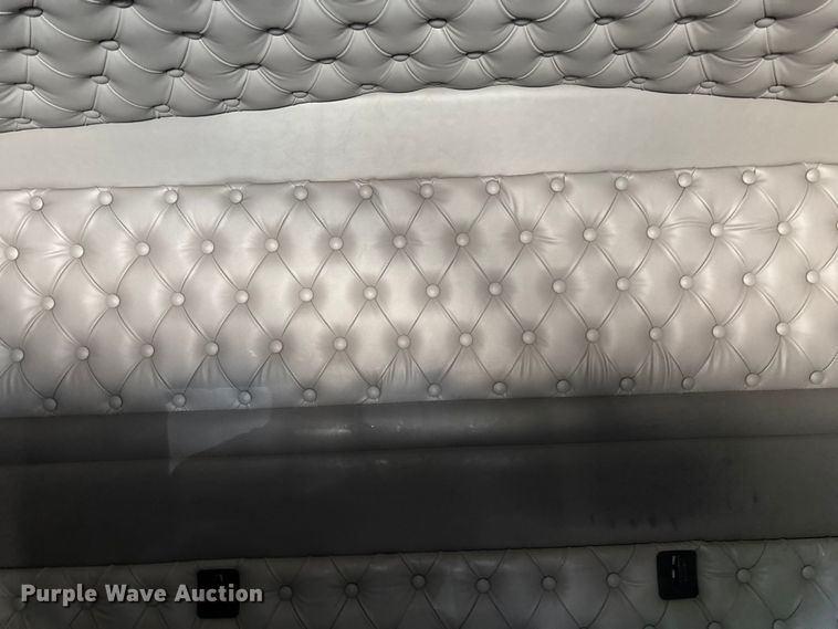 image for item ED2263 2014 Kenworth T660 semi truck