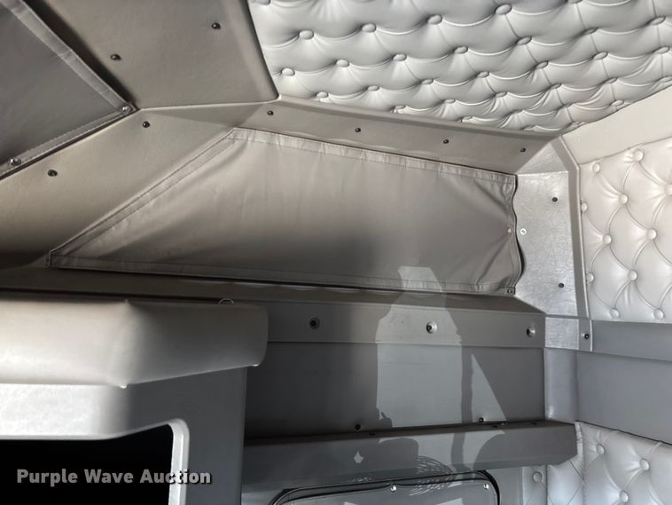 image for item ED2263 2014 Kenworth T660 semi truck