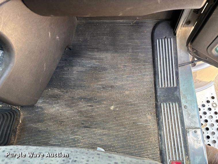 image for item ED2263 2014 Kenworth T660 semi truck